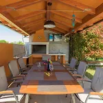 בית נופש Linden Tree By Interhome *