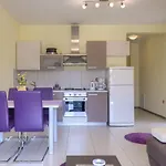 Linden Tree By Interhome פולה
