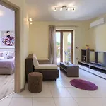 Linden Tree By Interhome בית נופש פולה