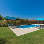 Linden Tree By Interhome * פולה