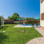 Linden Tree By Interhome * פולה