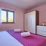 בית נופש Linden Tree By Interhome *