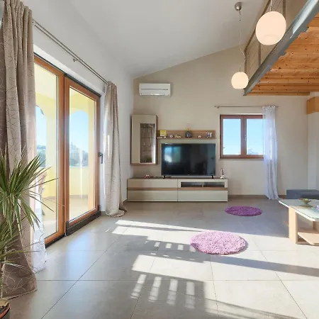 Linden Tree By Interhome * Pula