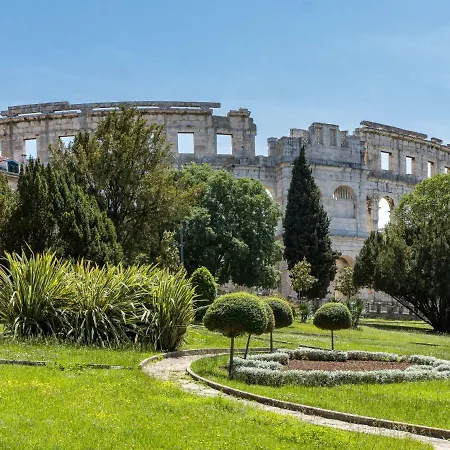 Dom wakacyjny Linden Tree By Interhome Pula