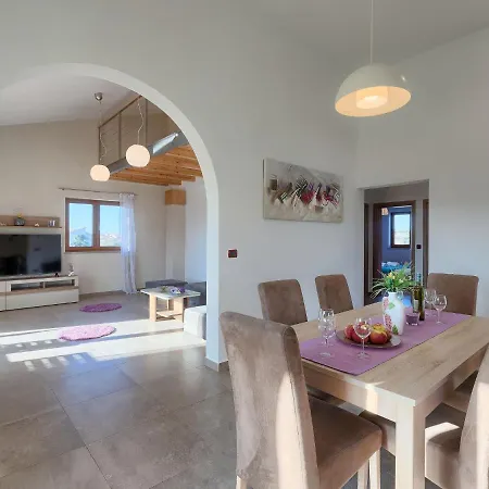 Linden Tree By Interhome * Pula