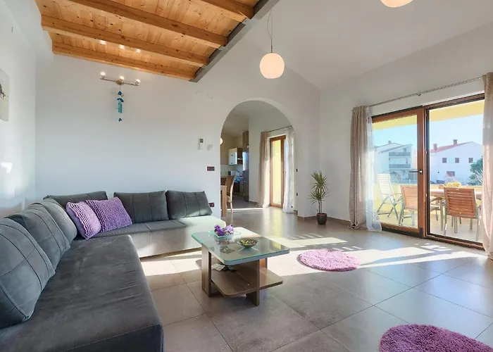 Linden Tree By Interhome Ferienhaus Pula