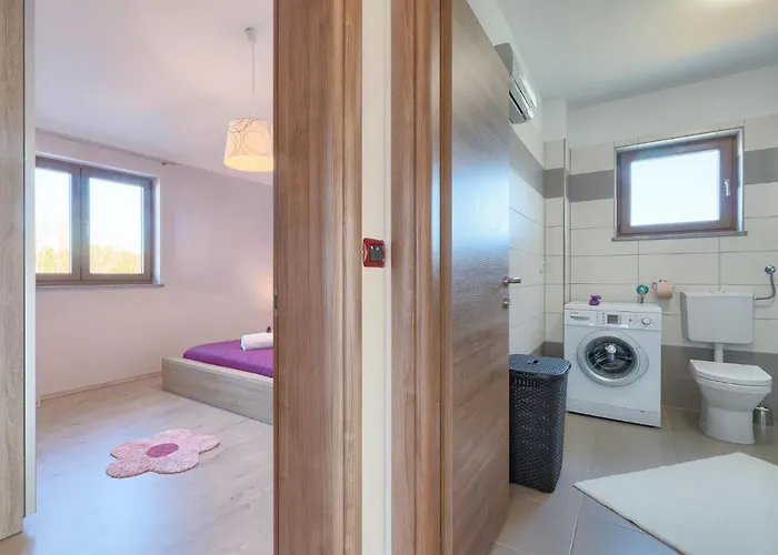 Linden Tree By Interhome Ferienhaus Pula